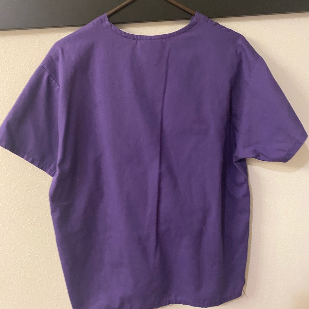 Purple scrub - Picture 2 of 2